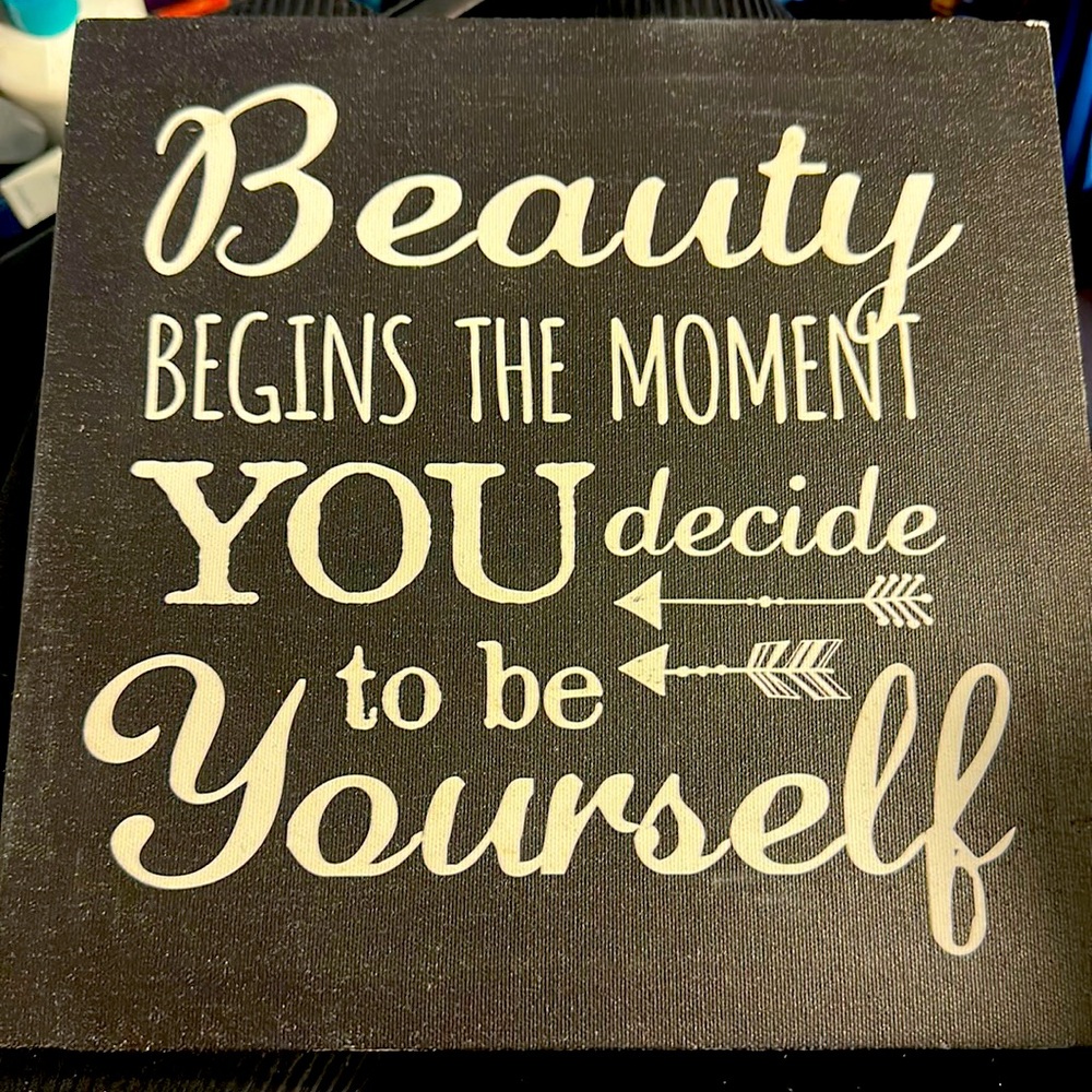 Sign that says beauty begins the moment you decide to be yourself